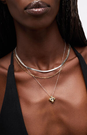 Liora Pendant Flower Necklace image number 2