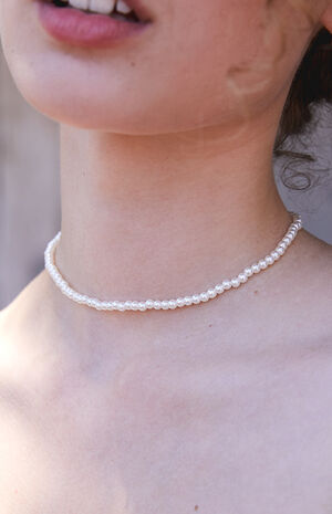 Pearl Choker Necklace image number 1