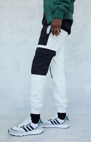 Tech Nylon Cargo Sweatpants Tech Nylon Cargo Sweatpants image number null