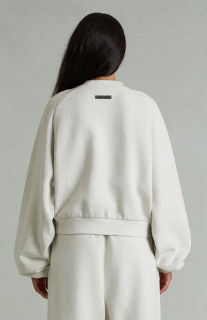 Women's Heather Oatmeal '90s Embossed Raglan Cropped Crew Neck Sweatshirt image number 4