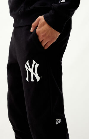 NY Yankees Sweatpants image number 2