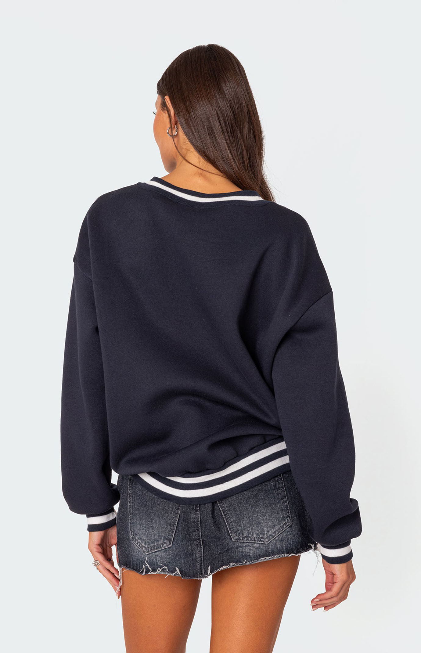 Edikted Caryn Oversized V Neck Sweatshirt