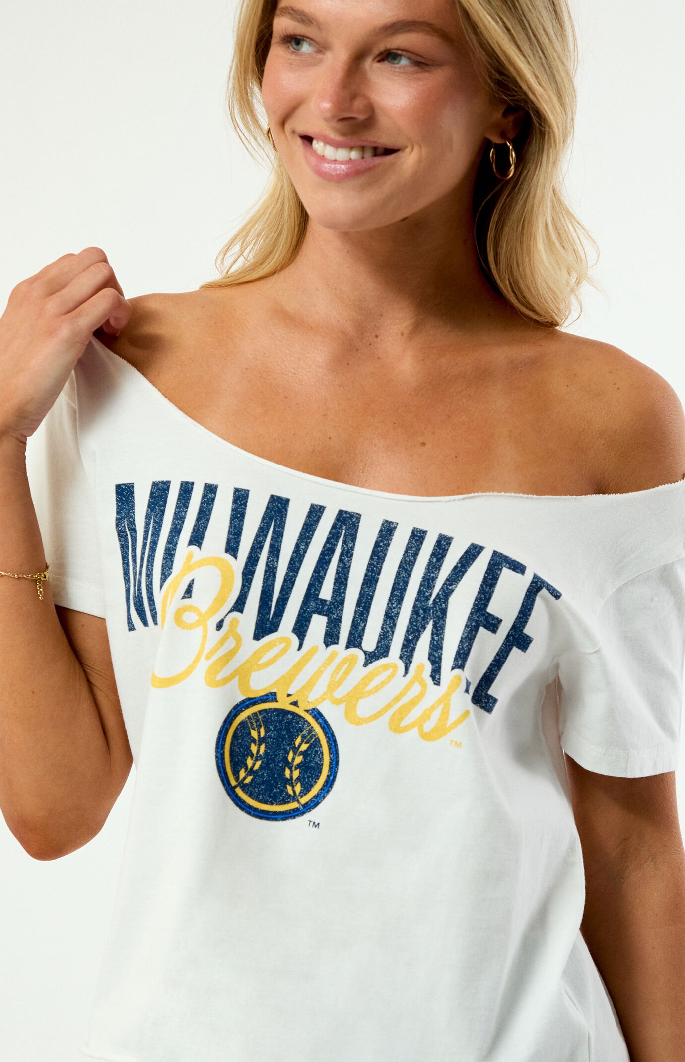 WILD COLLECTIVE x MLB Milwaukee Brewers Off-The-Shoulder T-Shirt