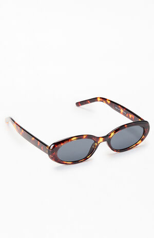 Plastic Oval Sunglasses image number 1