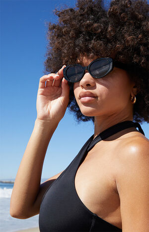 Black Classic Round Sunglasses image number 1