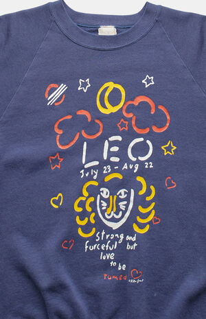 '90s Leo Crew Neck Sweatshirt image number 3