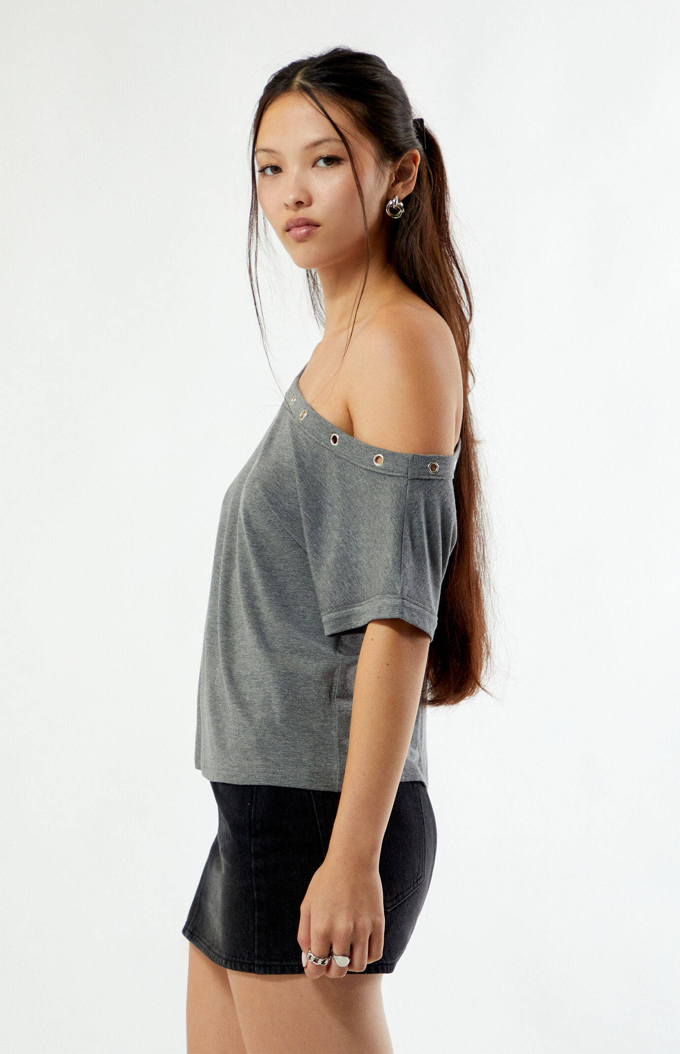 トップス SanrioxALEXIASTAM ShoulderRibbonCamisole ASYMMETRIC CAPE KIMONO - Oyster-white | ZARA United States