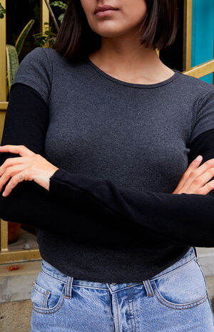 Black & Gray Bella Long Sleeve Colorblock Top image number 2