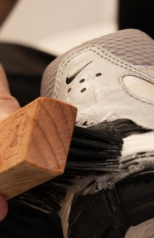 Sneaker Cleaner image number 6