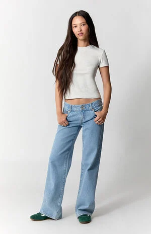 Zoe Low Rise Girlfriend Jeans Button Pocket Light Blue image number 7