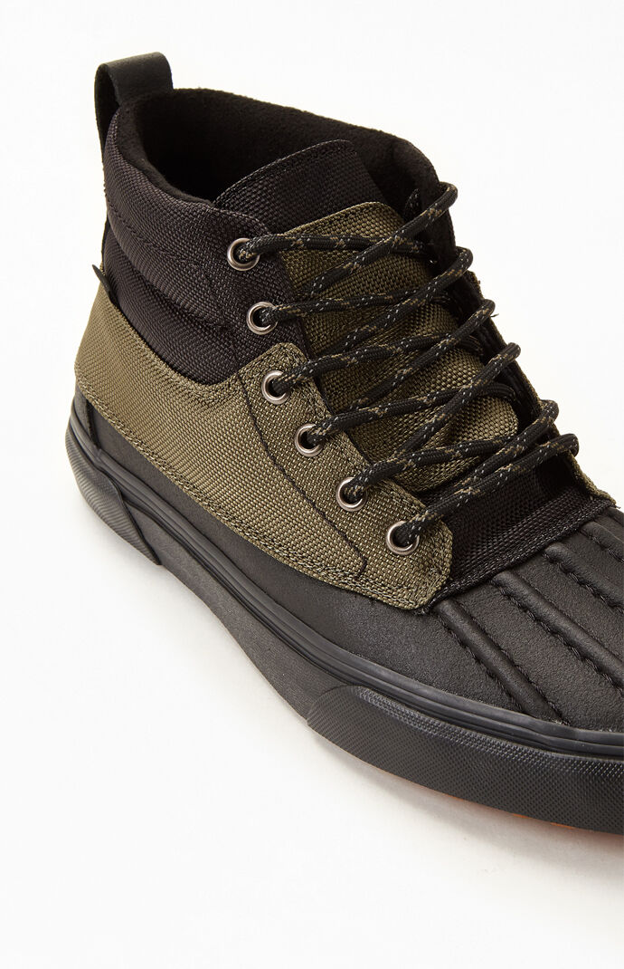 Vans del store pato on feet