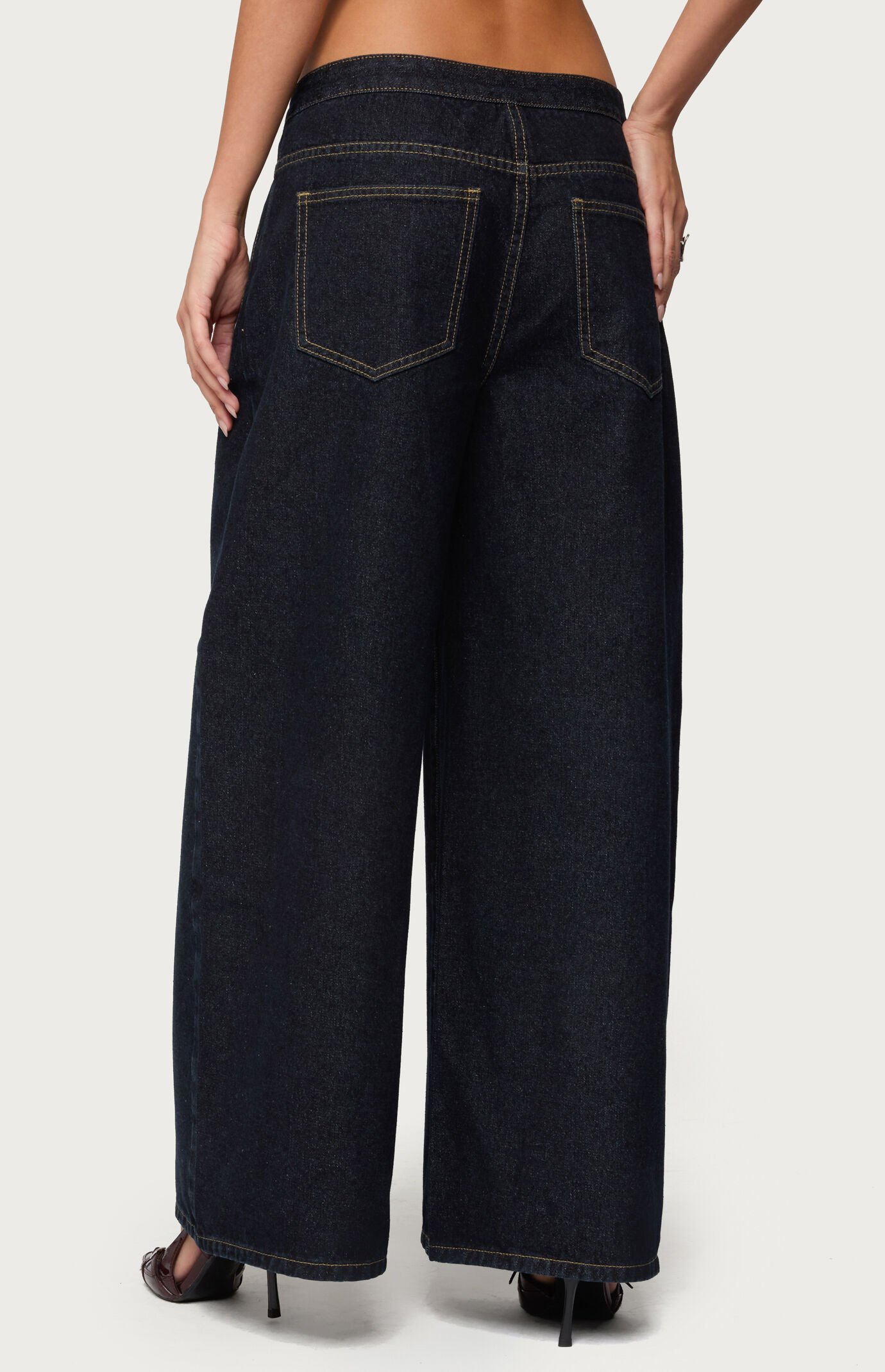 Edikted Frida Buttoned Low Rise Baggy Jeans