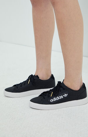 Women's Black Sleek Sneakers image number 1