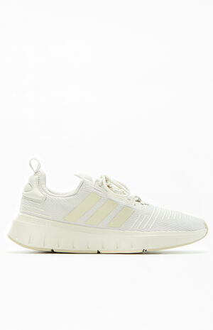 Women's Beige Swift Run 23 Sneakers image number 1