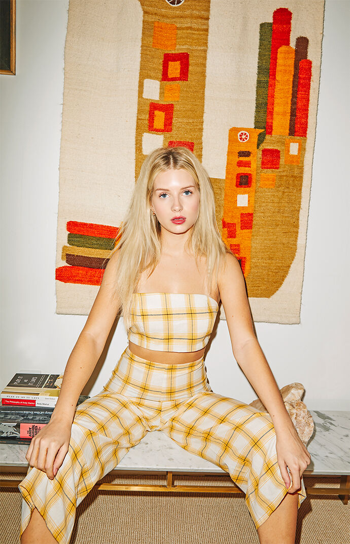 Lottie Moss keeps you on trend with the Smocked Back Tube Top. Made from a woven fabric, this top boasts a strapless design, smocked back detail, and a cropped fit. Lined Tube top Strapless Woven fabric Smocked back Cropped length Model is wearing a small 100% cotton Machine washable