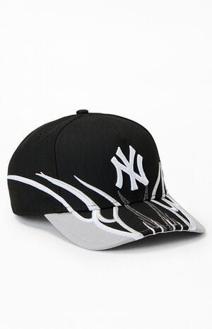 NY Yankees Flames 9FORTY Snapback Hat