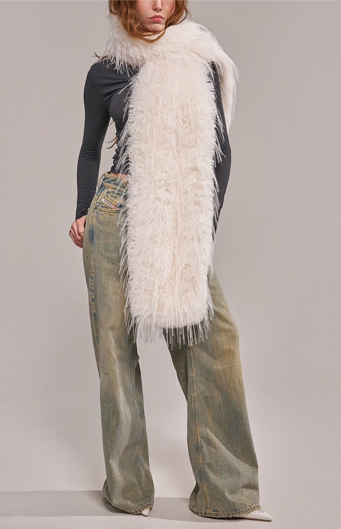 Azalea Wang Women's White Starlet Faux Fur Scarf