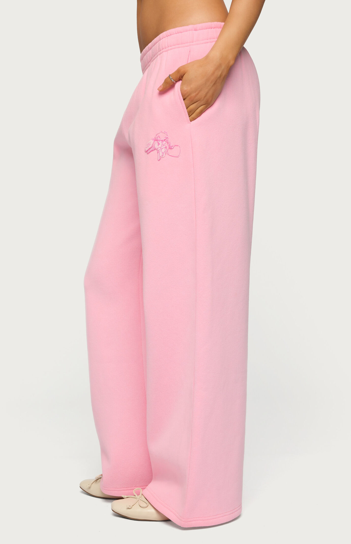 Edikted Keychain Cutie Straight Leg Sweatpants