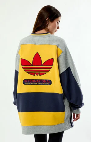 International V-Neck Sweatshirt image number 3