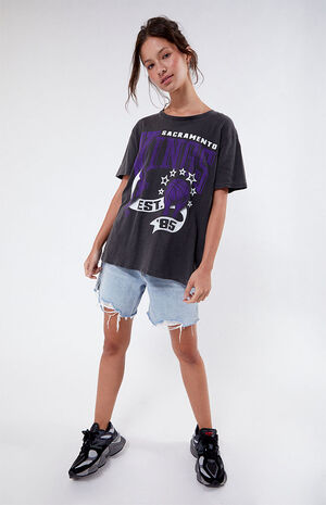 Sacramento Kings Banner Vintage T-Shirt image number 4