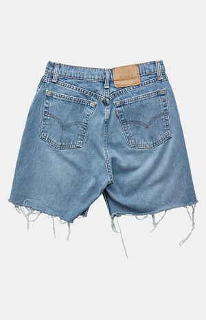'90s Levi's Denim Shorts image number 2