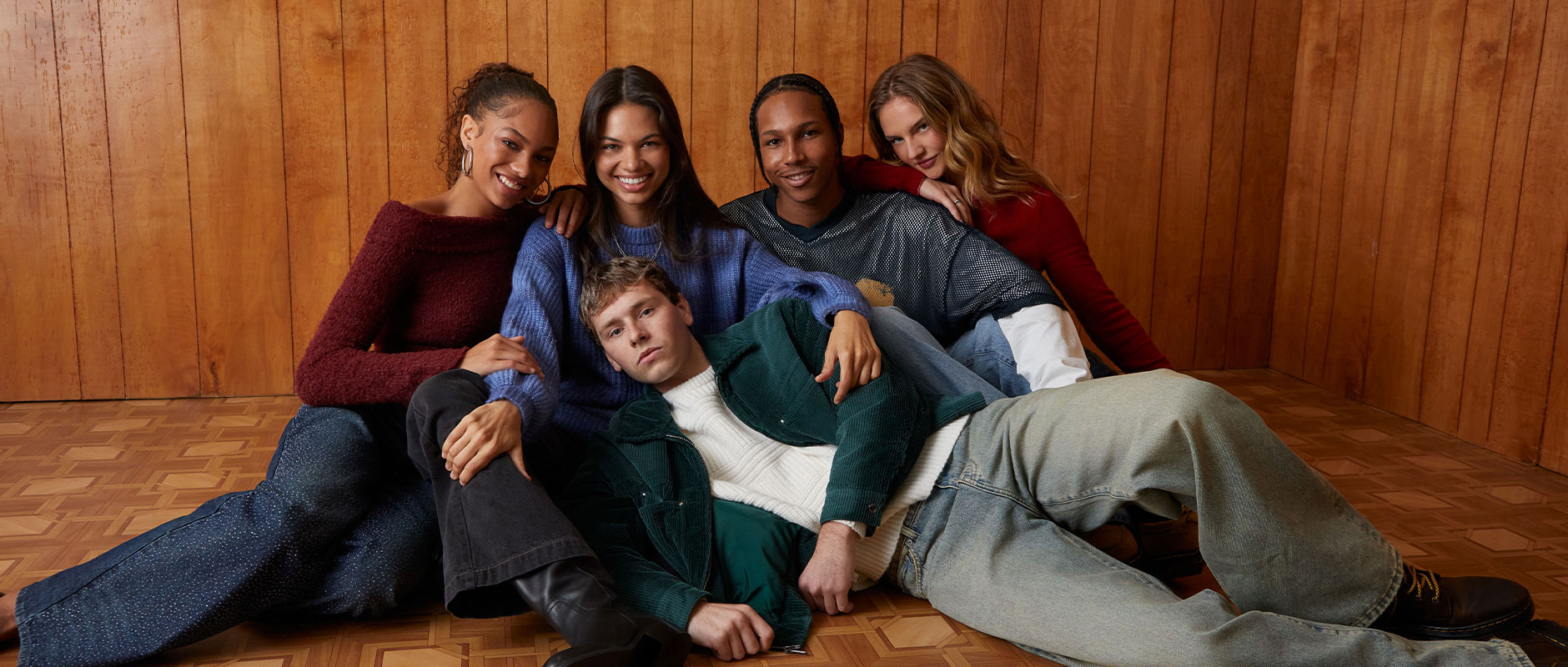 Top 10 Holiday Outfits for Every Event — From Parties to Travel Days