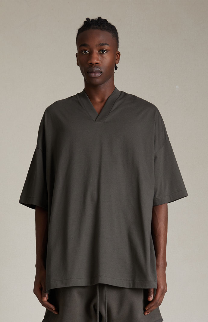 豊富な商品から Fear of PacSun | T-Shirt V-Neck Ink Essentials God トップス