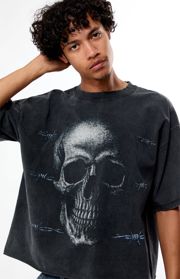 ERL23ss SKULL PRINT CROPPED T−SHIRT Pacsun Barbed Skull Cropped Boxy T-Shirt | Pacsun