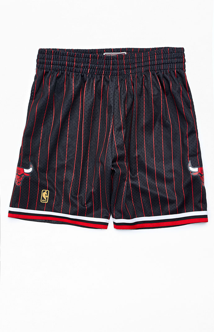 Mitchell & Ness, Shorts, Mitchell Ness 9596 Chicago Bulls Swingman Shorts  Large