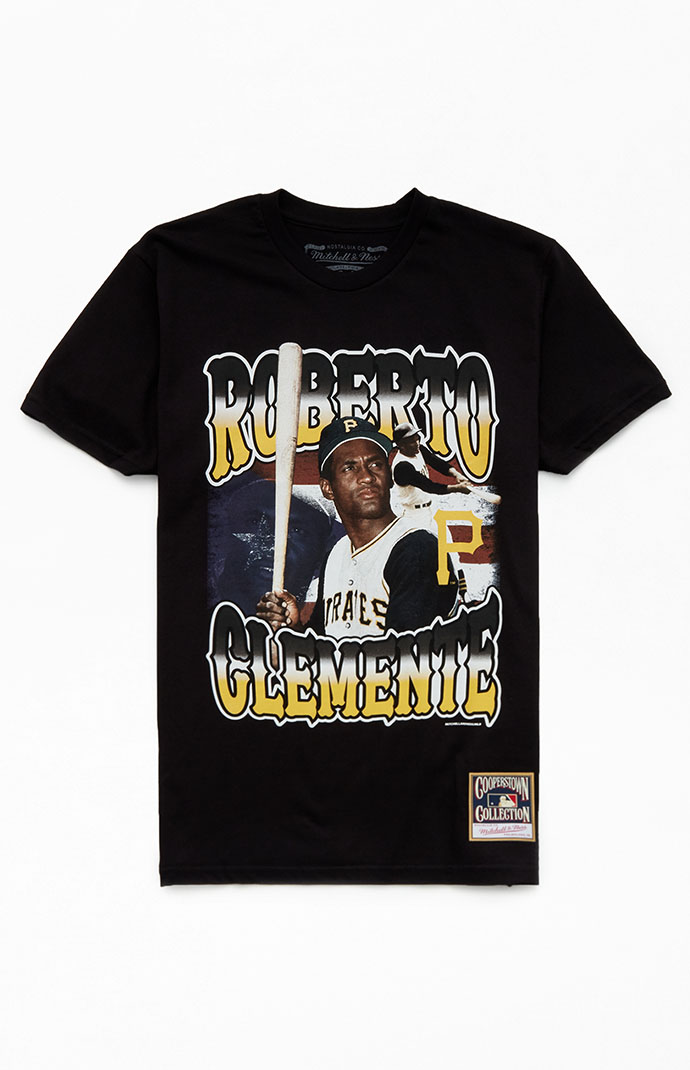 Men's Mitchell & Ness Roberto Clemente Cream Pittsburgh Pirates Legends Collection Portrait Player T-Shirt