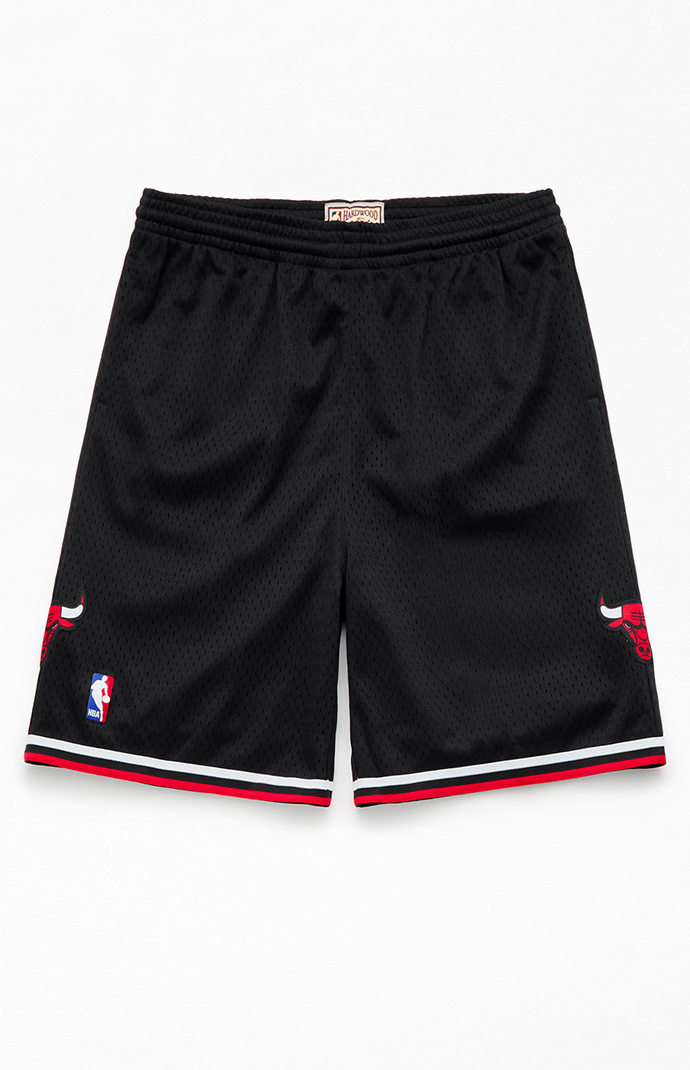 Mitchell & Ness bulls ショーツ Amazon.com: Mitchell & Ness NBA Swingman Road Shorts Bulls