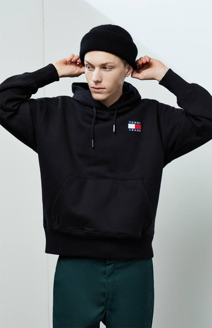 tommy jeans badge hoodie black