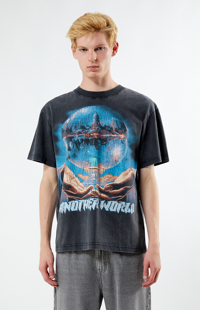 ☆韓国の人気☆【SATUR】☆Sun Retro Graphic T-Shirt.s