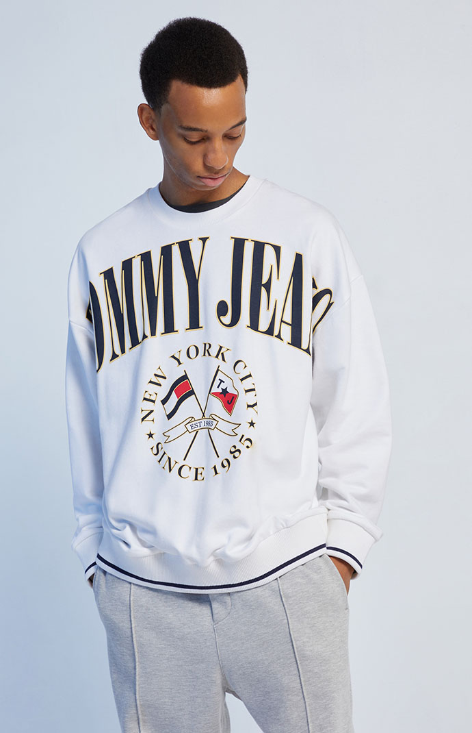 Tommy jeans collegiate logo best sale crew sweatshirt in white